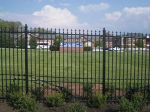 3 Reasons to Install a Commercial Fence