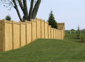 Choosing Fence Panels for a Sloping Yard