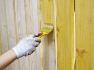 4 Ways to Prevent Discoloration of Your Wooden Fence
