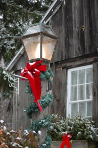 decorating your fence for valentine's day